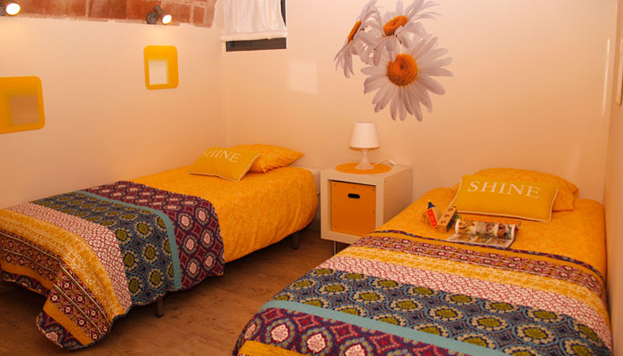Habitación enclusa - amarillo