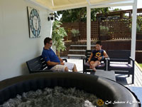 Fotografías del jardín, de la piscina, del porche, la barbacoa y la pista de petanca de Cal Sabater d'Ordis