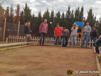 Fotografías del jardín, de la piscina, del porche, la barbacoa y la pista de petanca de Cal Sabater d'Ordis
